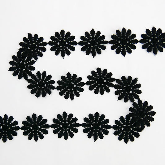 Guipure Daisy 1" wide Black 13.7m (15yards) card