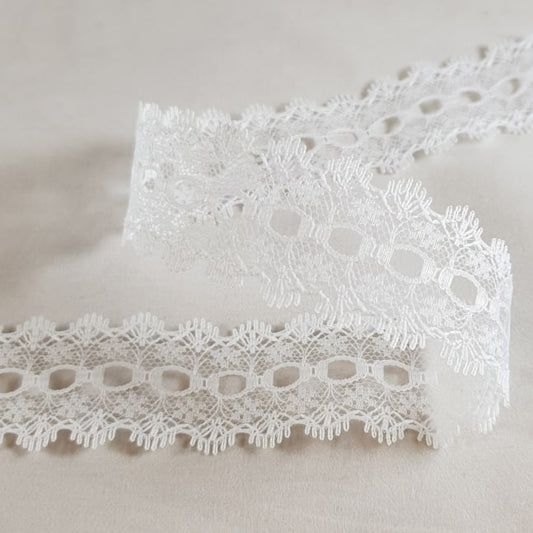 Knitting In Eyelet Lace 30mm All White 25 metre card
