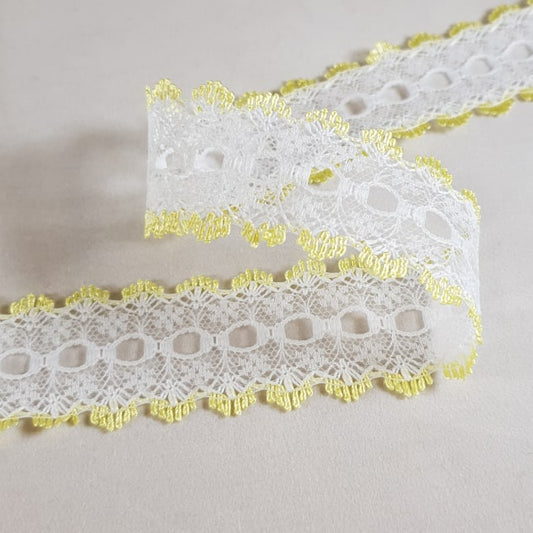 Knitting In Eyelet Lace 30mm White/Lemon 25 metre card