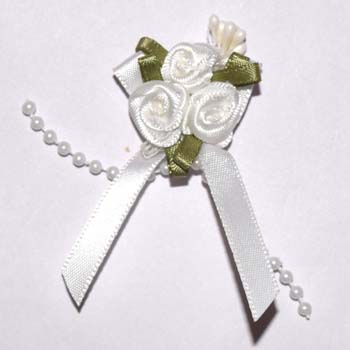 Ribbon Rose Cluster Antique White pack 20