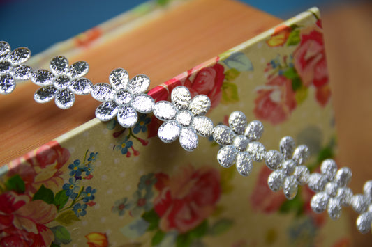 Satin Daisy Chain Ribbon - Silver ( 25m card )