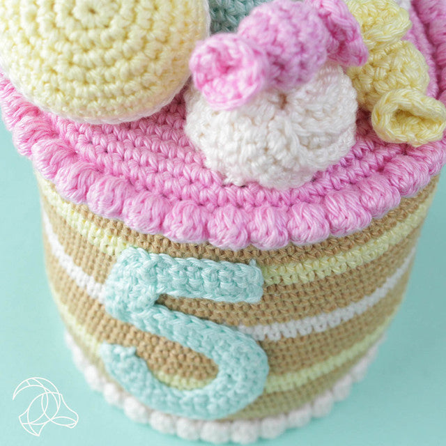 HardiCraft DIY Crochet Kit - Birthday Cake