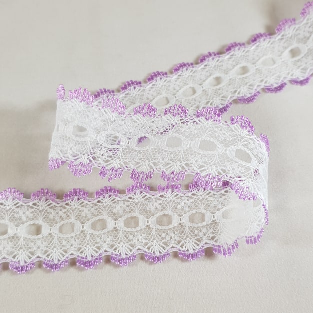 Knitting In Eyelet Lace 30mm White/Lilac 5 metre card