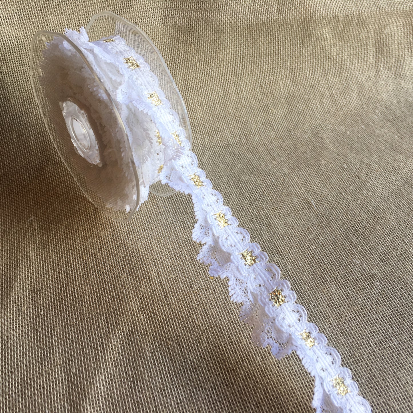 Lace Single Frill with Ribbon Slot 25mm White/Gold 5 metre reel